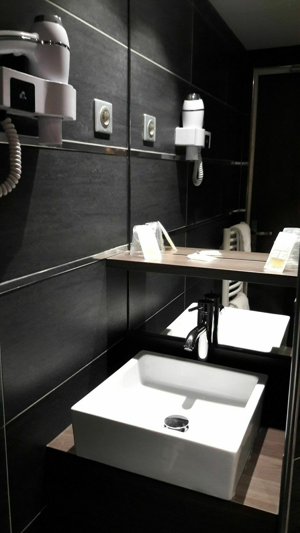 Hotel Crocus Caen Memorial Eksteriør bilde